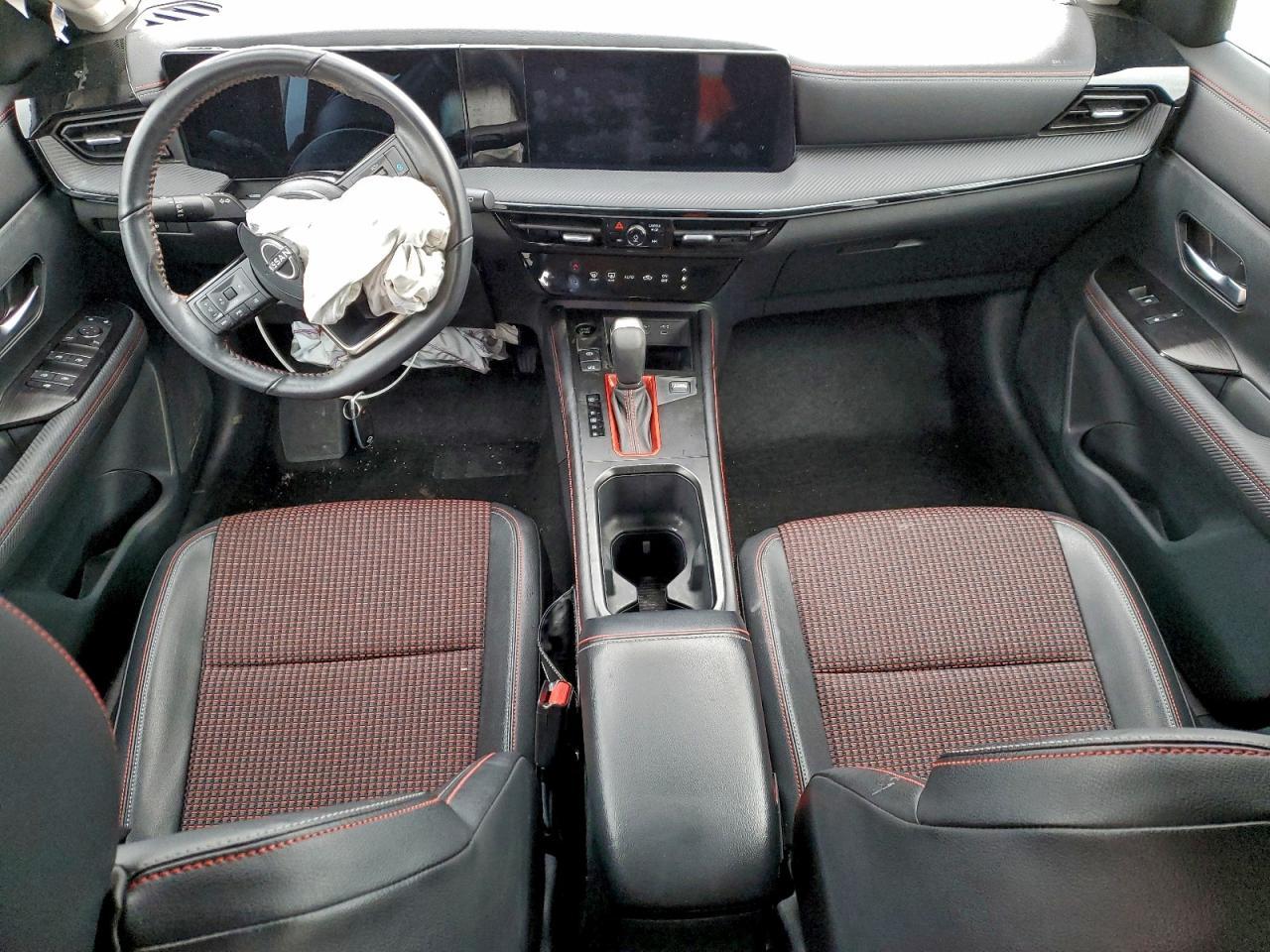 2025 NISSAN KICKS