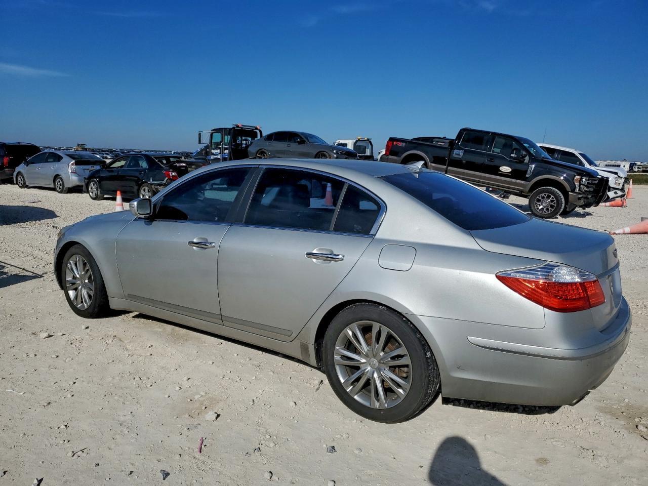 2011 HYUNDAI GENESIS