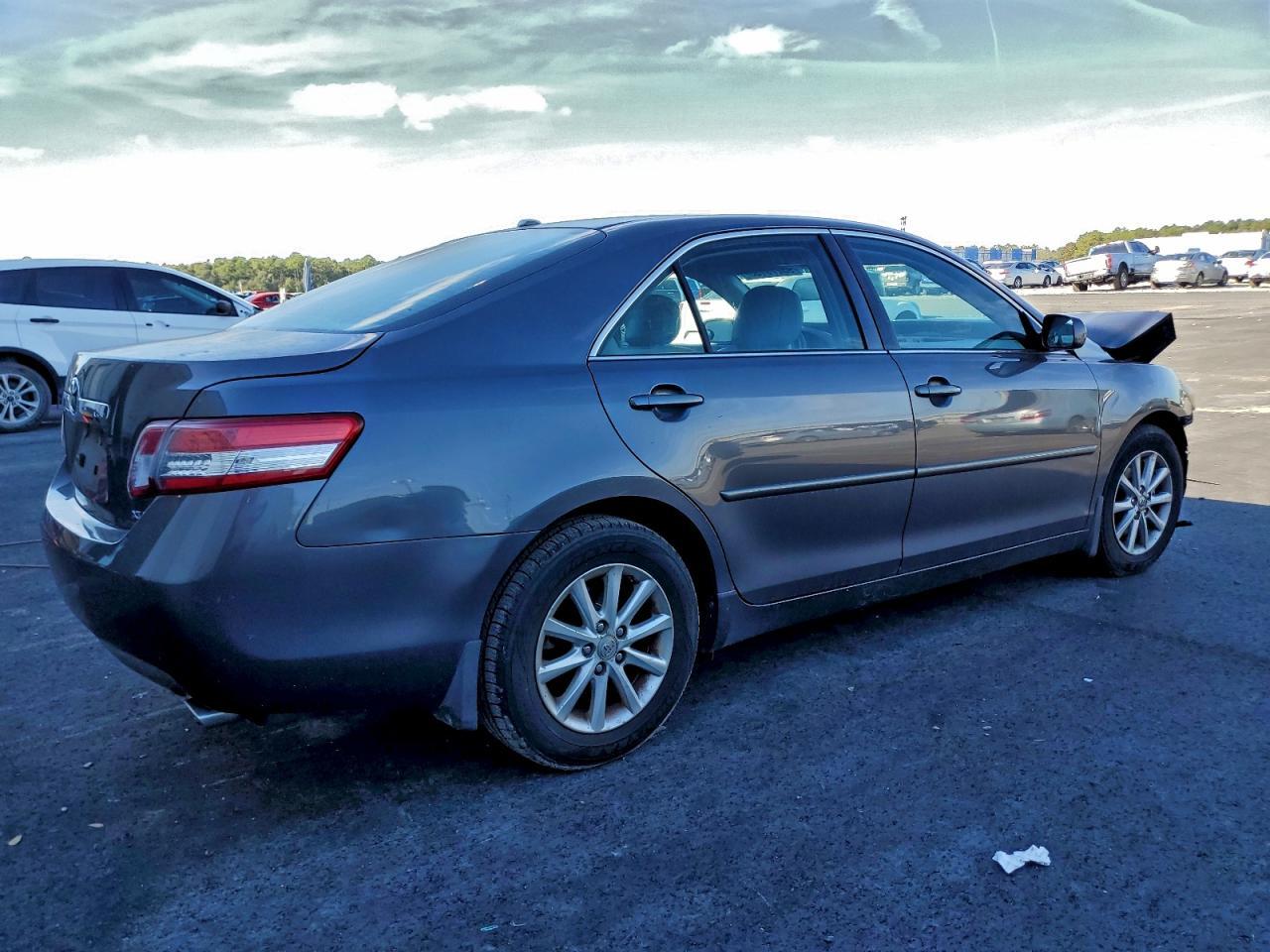 2011 TOYOTA CAMRY