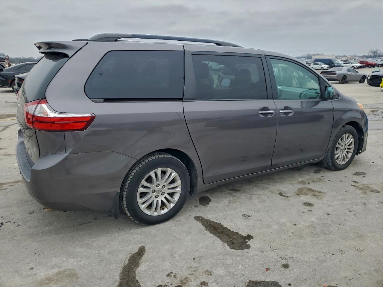 2017 TOYOTA SIENNA