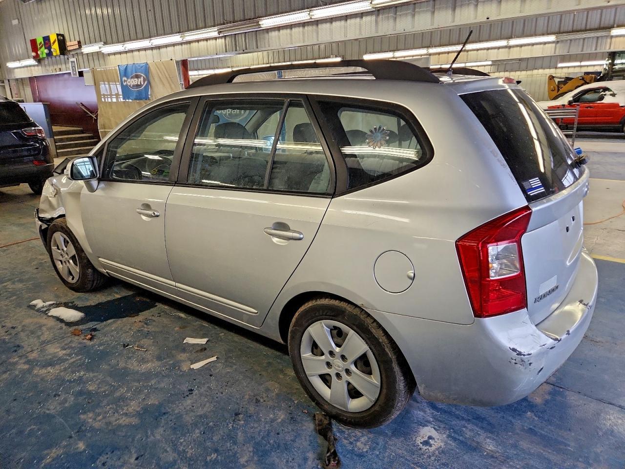 2010 KIA RONDO