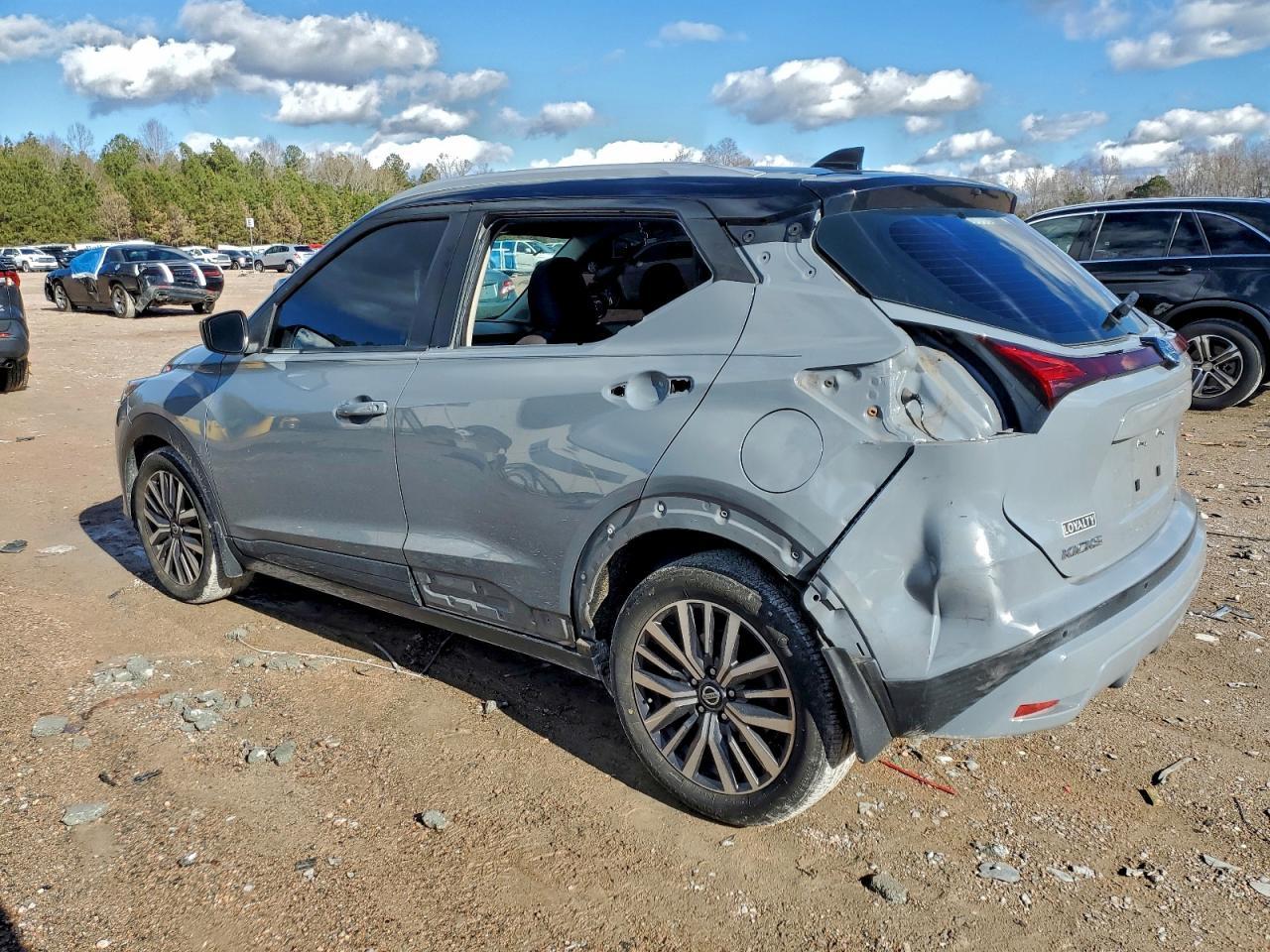 2021 NISSAN KICKS