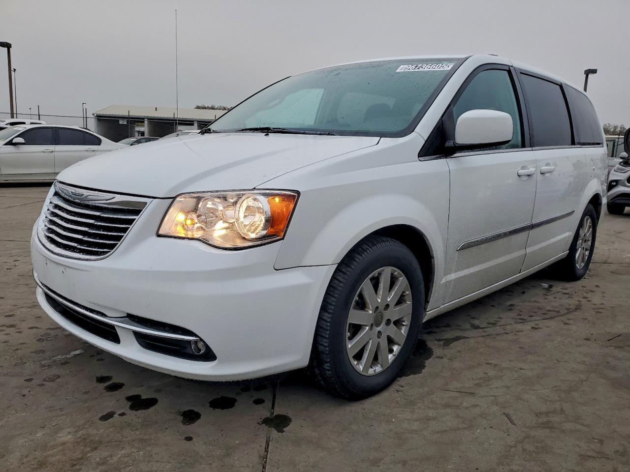2016 CHRYSLER Town & Country
