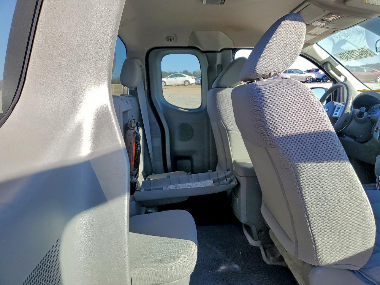 2015 NISSAN Frontier