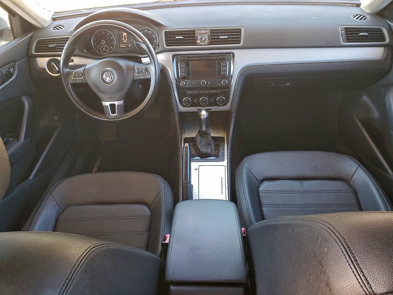 2012 VOLKSWAGEN Passat