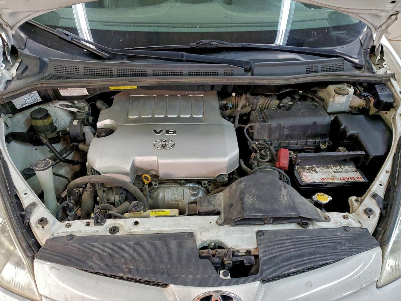 2009 TOYOTA SIENNA