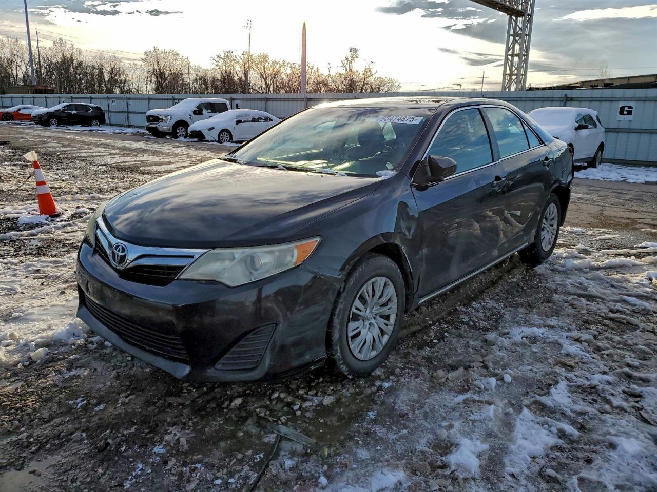 2014 TOYOTA CAMRY