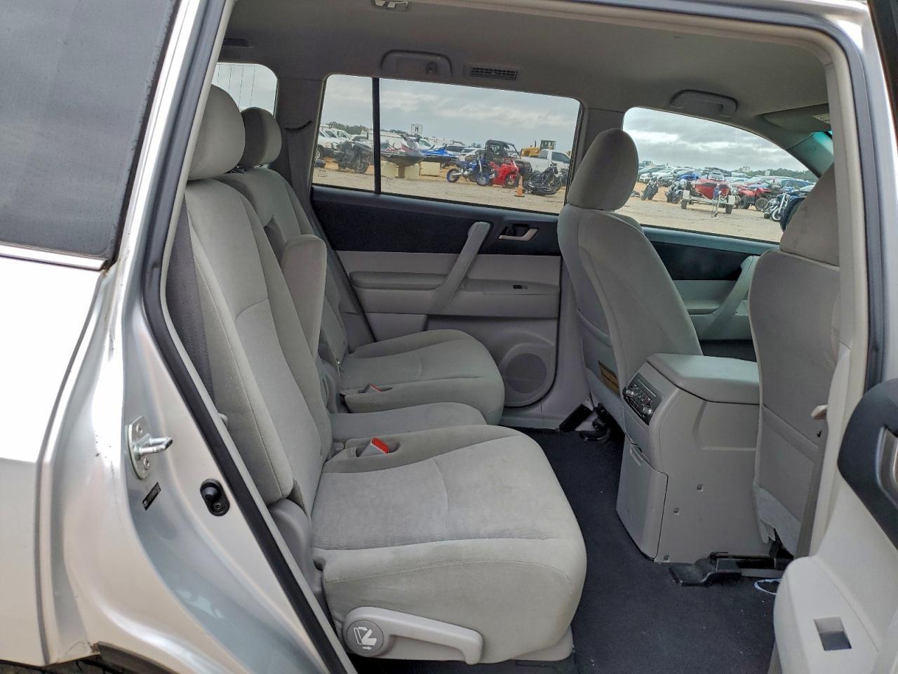 2011 TOYOTA HIGHLANDER