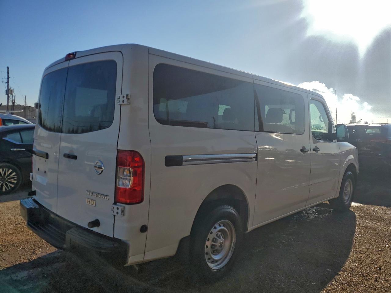 2016 NISSAN NV3500