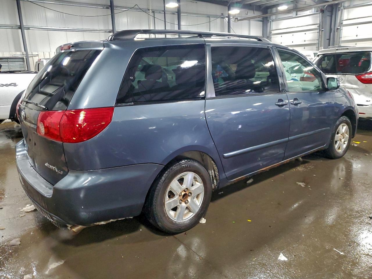 2008 TOYOTA SIENNA
