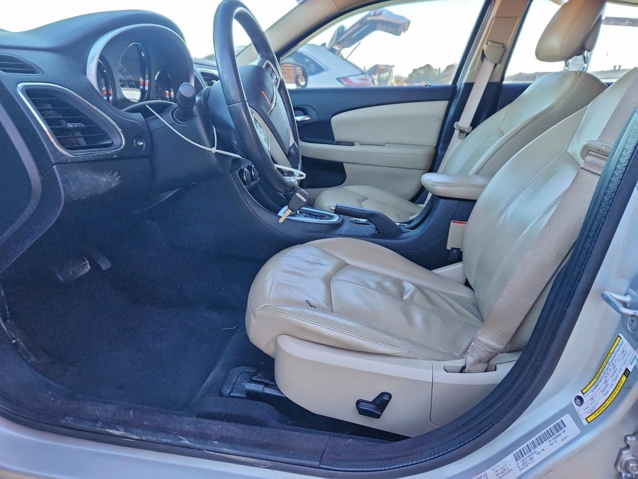 2011 CHRYSLER 200