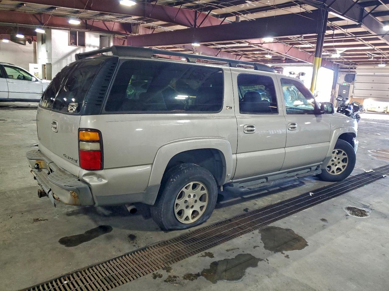 2004 CHEVROLET Suburban