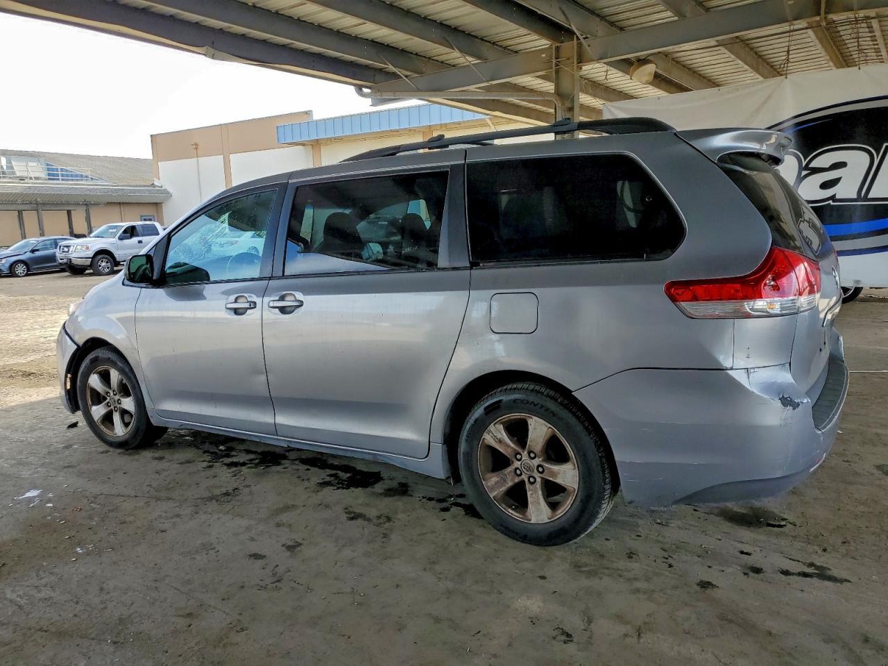 2014 TOYOTA SIENNA