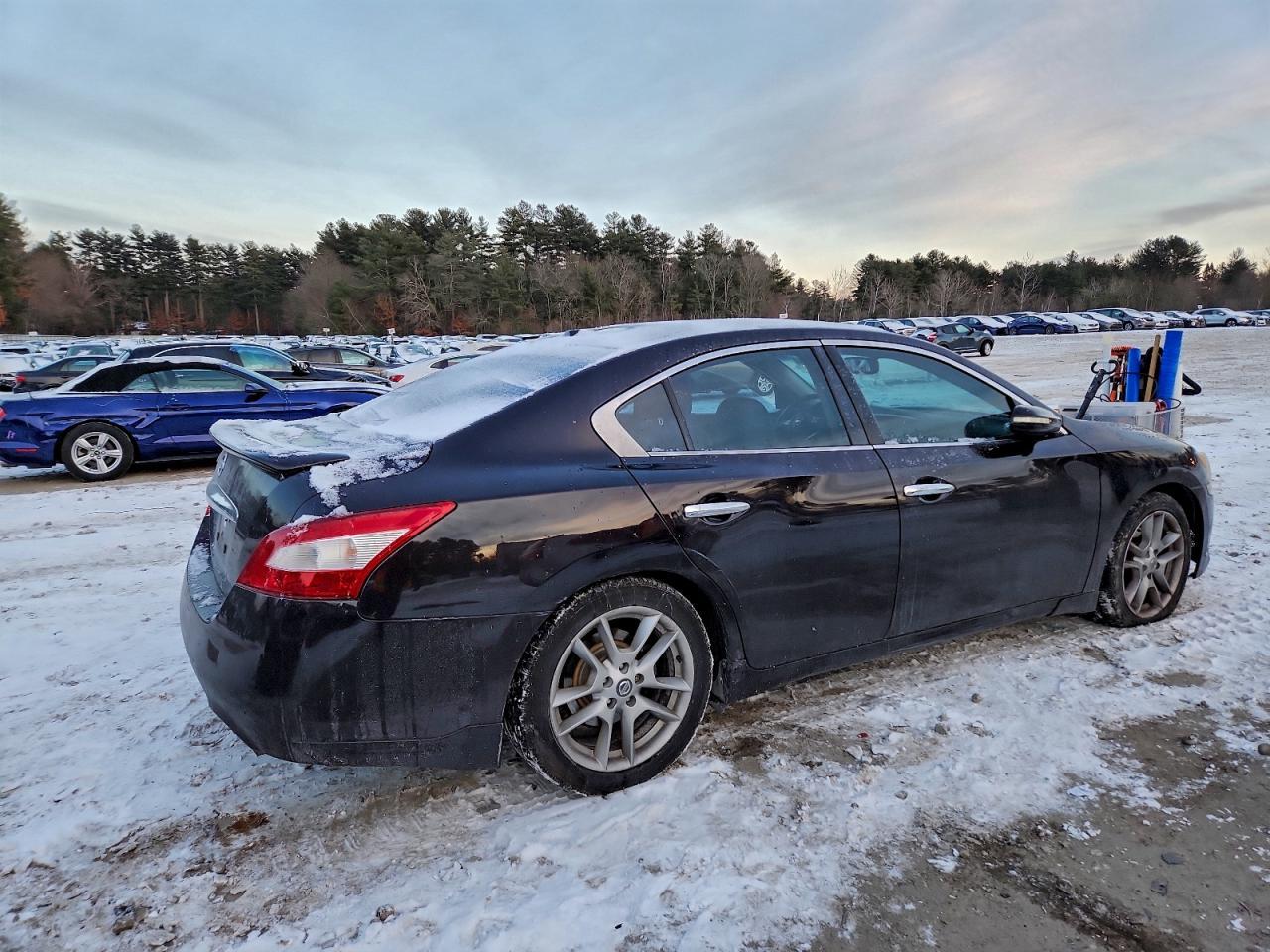 2010 NISSAN Maxima