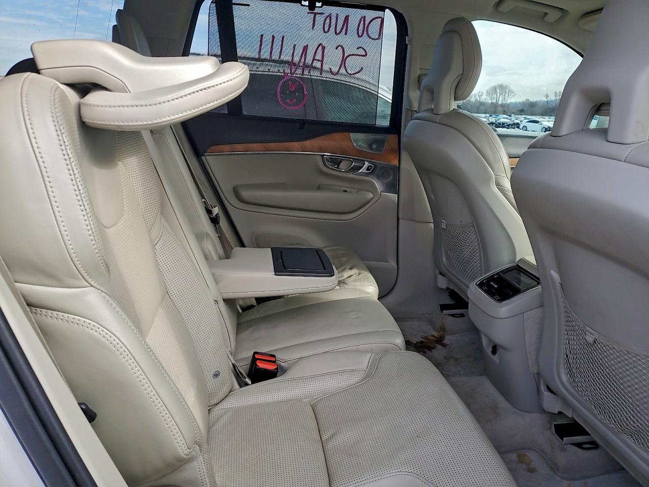 2016 VOLVO XC90