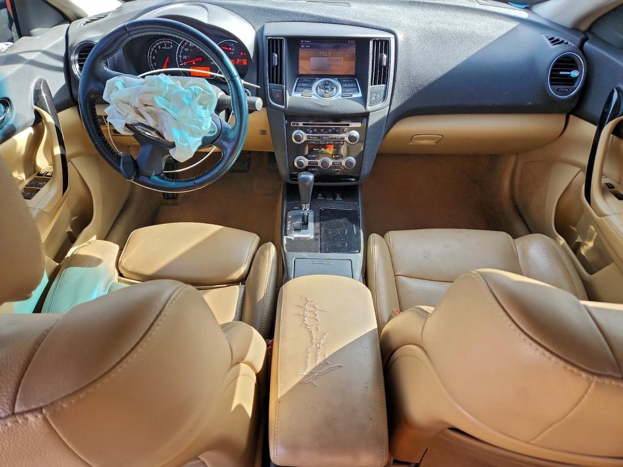 2010 NISSAN Maxima