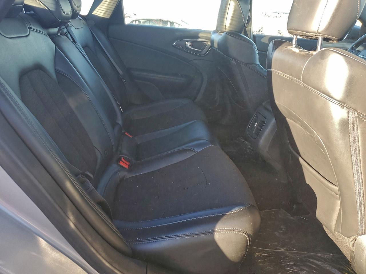 2015 CHRYSLER 200