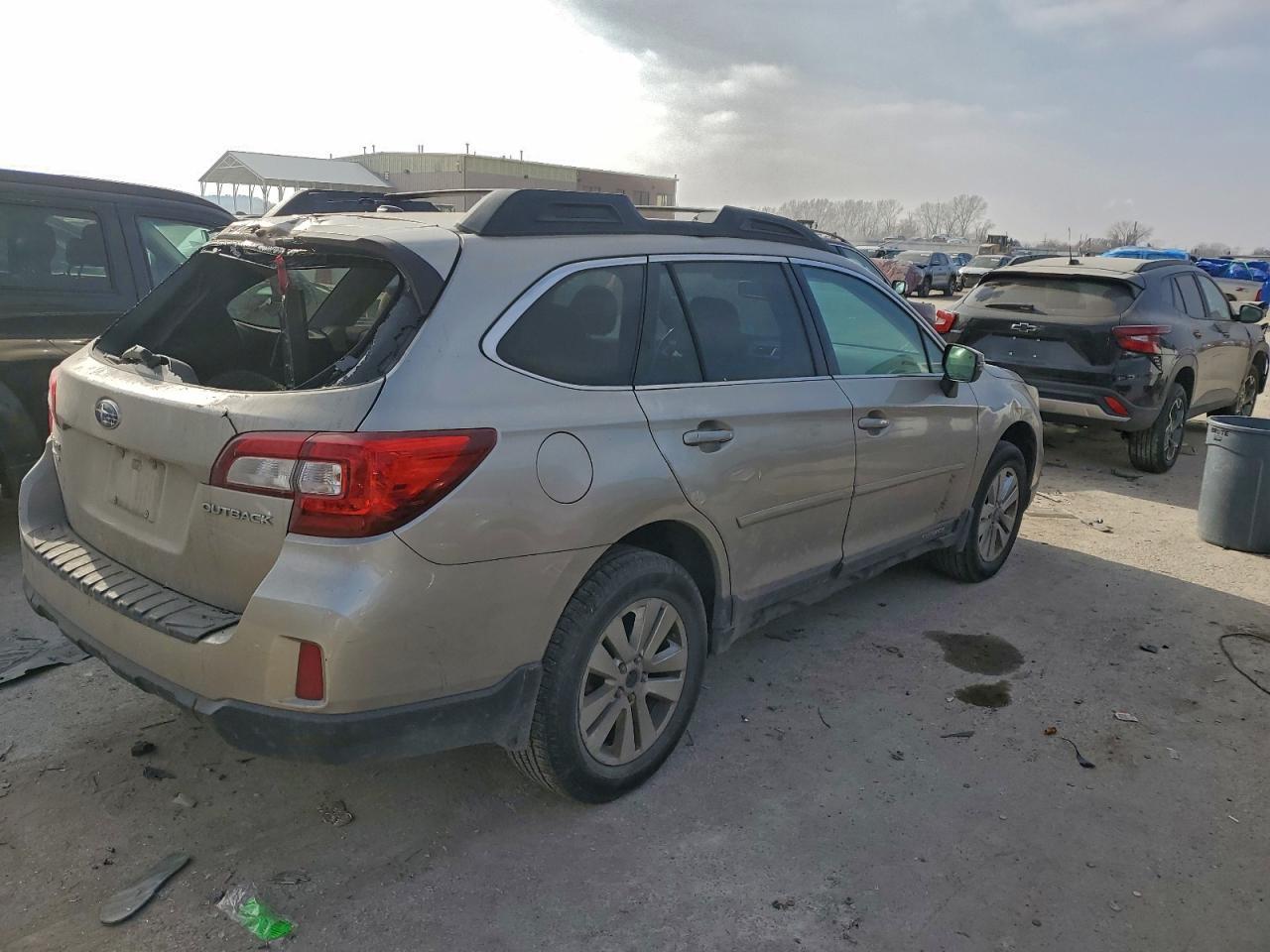 2015 SUBARU Outback