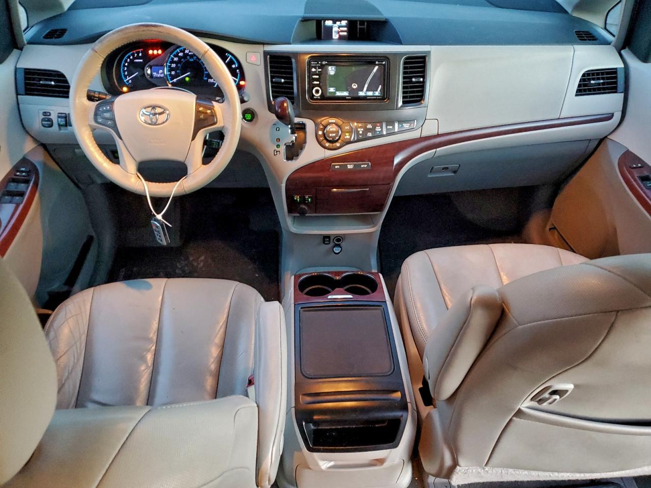 2014 TOYOTA SIENNA