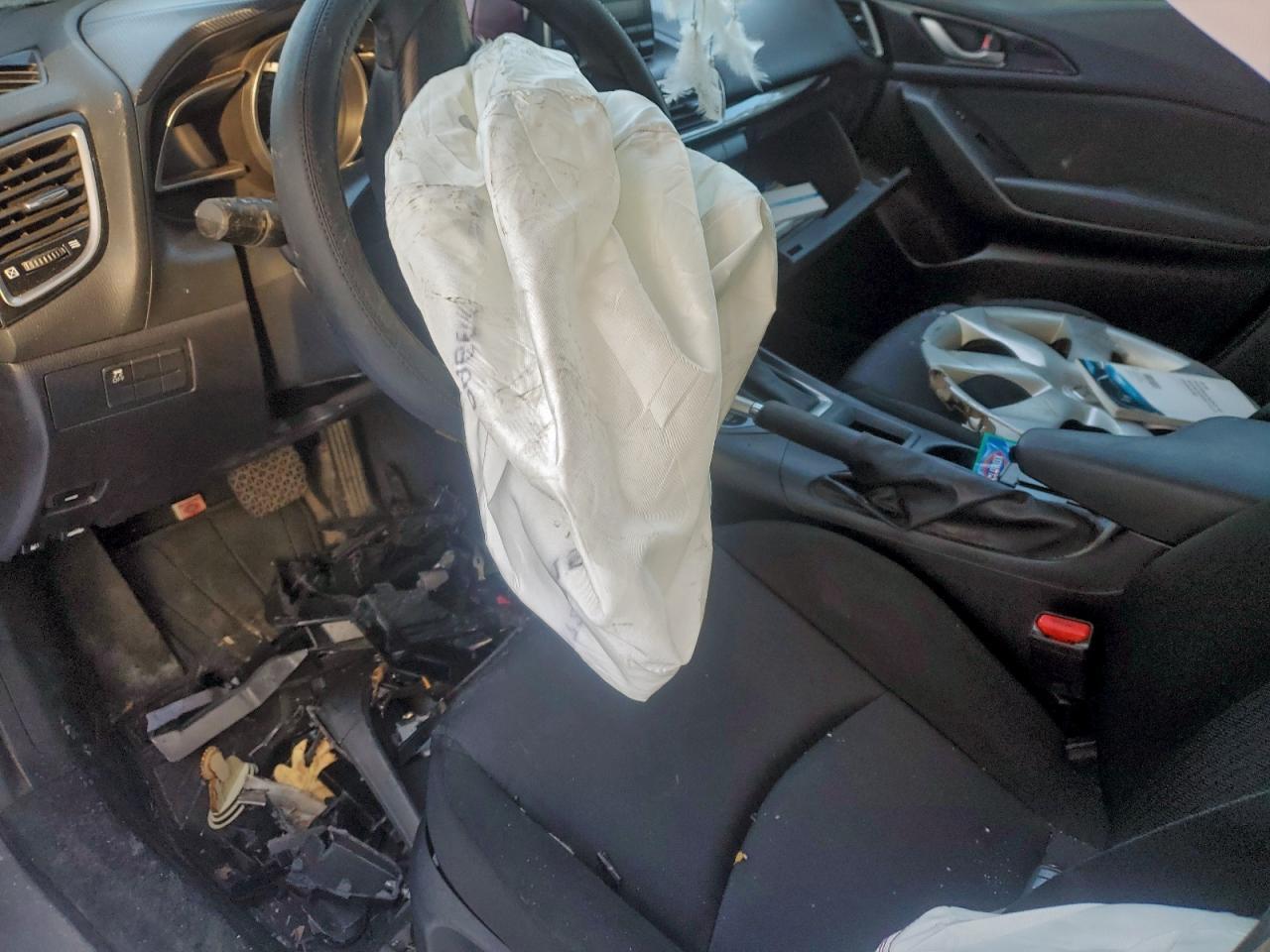 2015 MAZDA 3