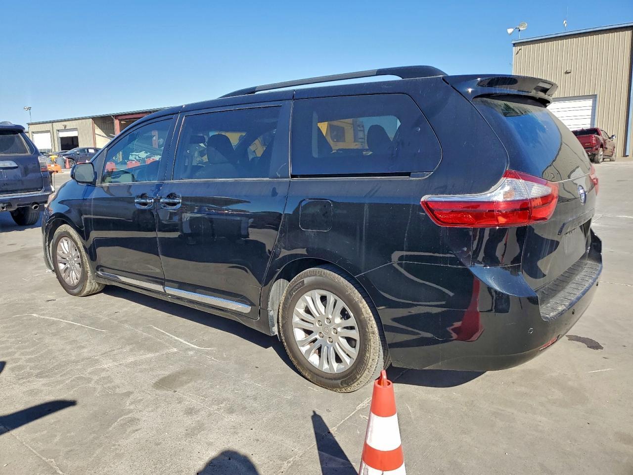 2016 TOYOTA SIENNA