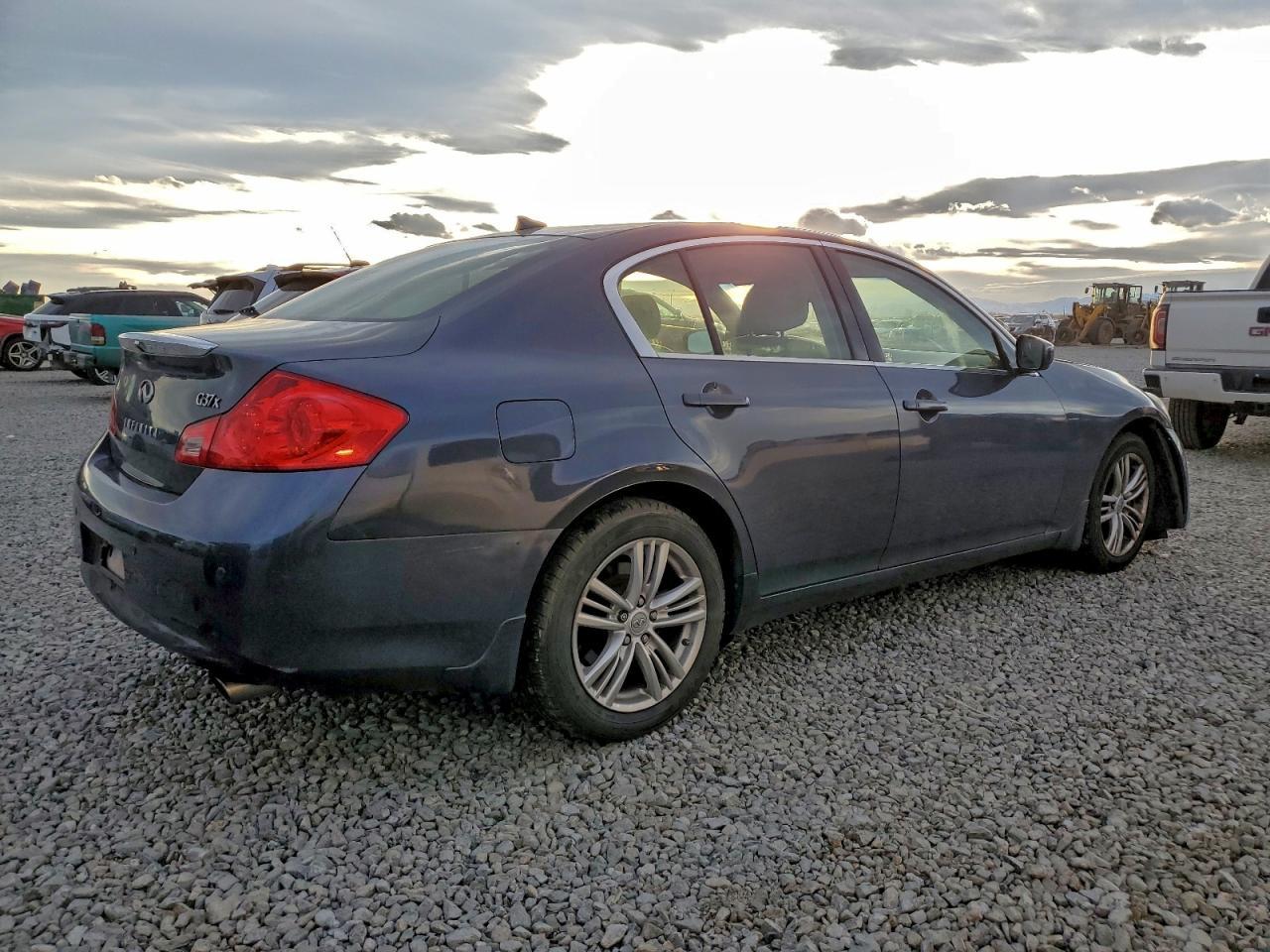 2012 INFINITI G37