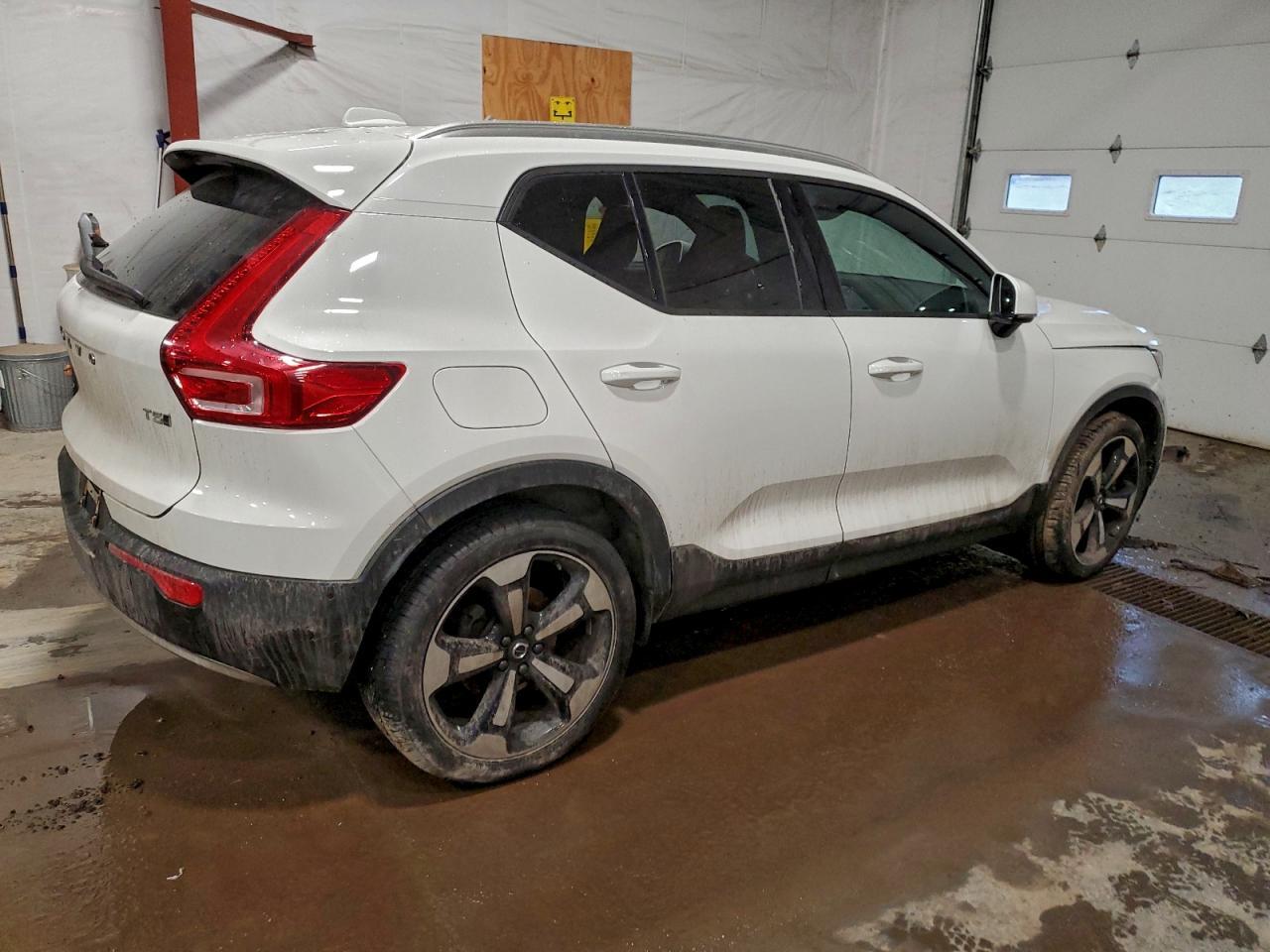 2019 VOLVO XC40