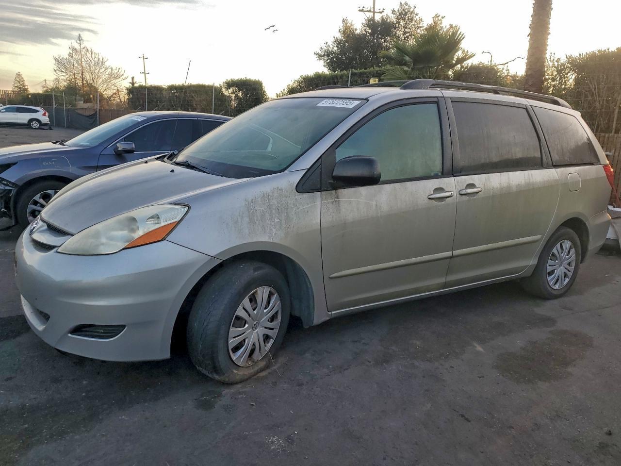 2009 TOYOTA SIENNA
