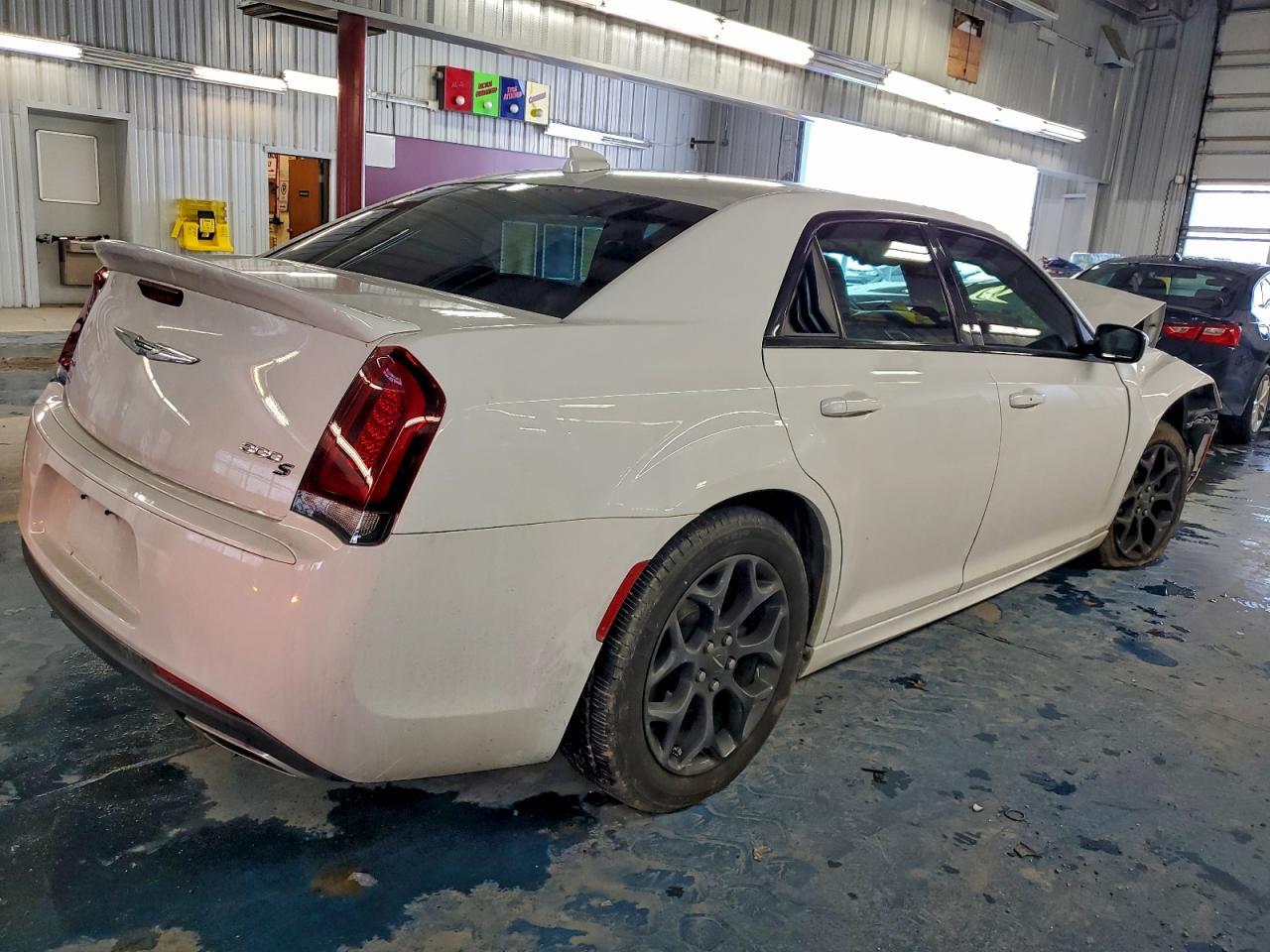 2019 CHRYSLER 300