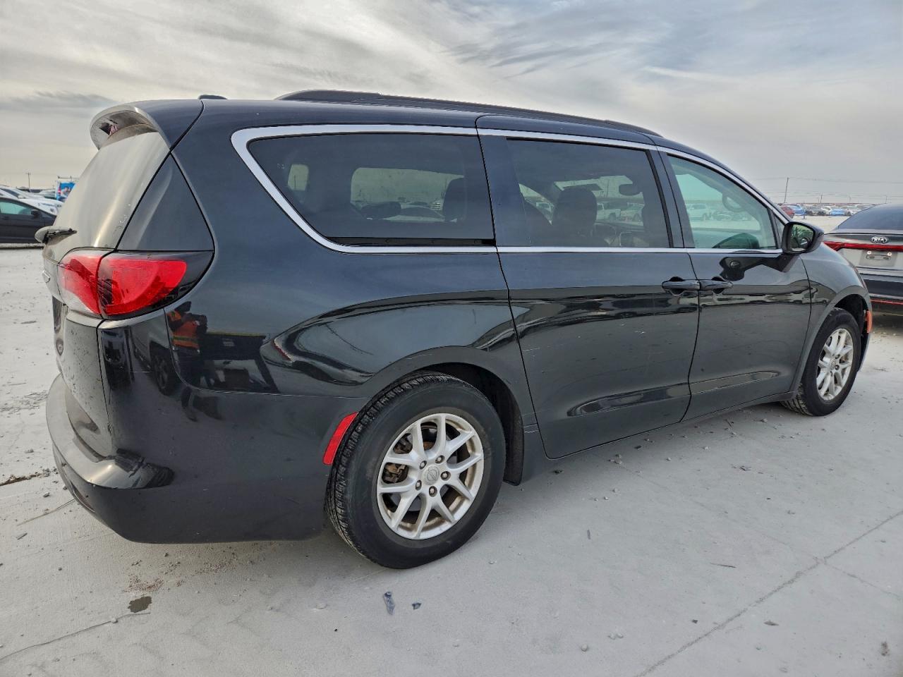 2020 CHRYSLER Voyager