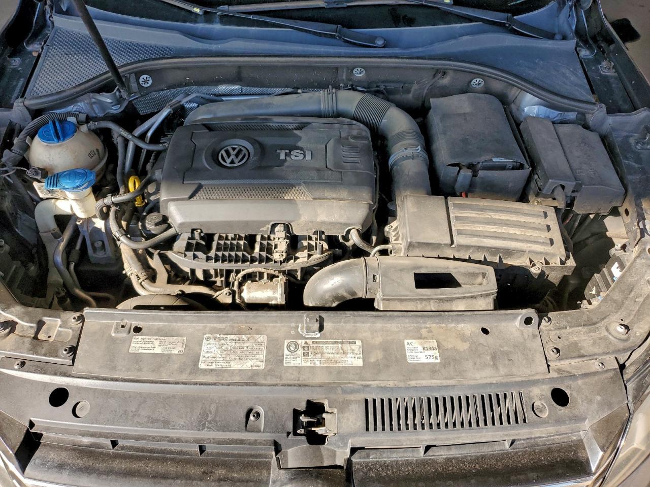 2014 VOLKSWAGEN Passat