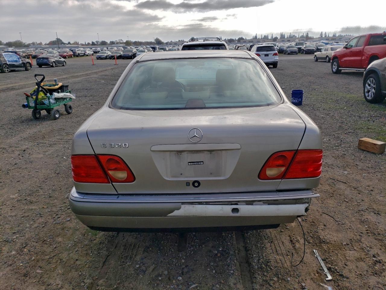 1997 MERCEDES-BENZ E-Class
