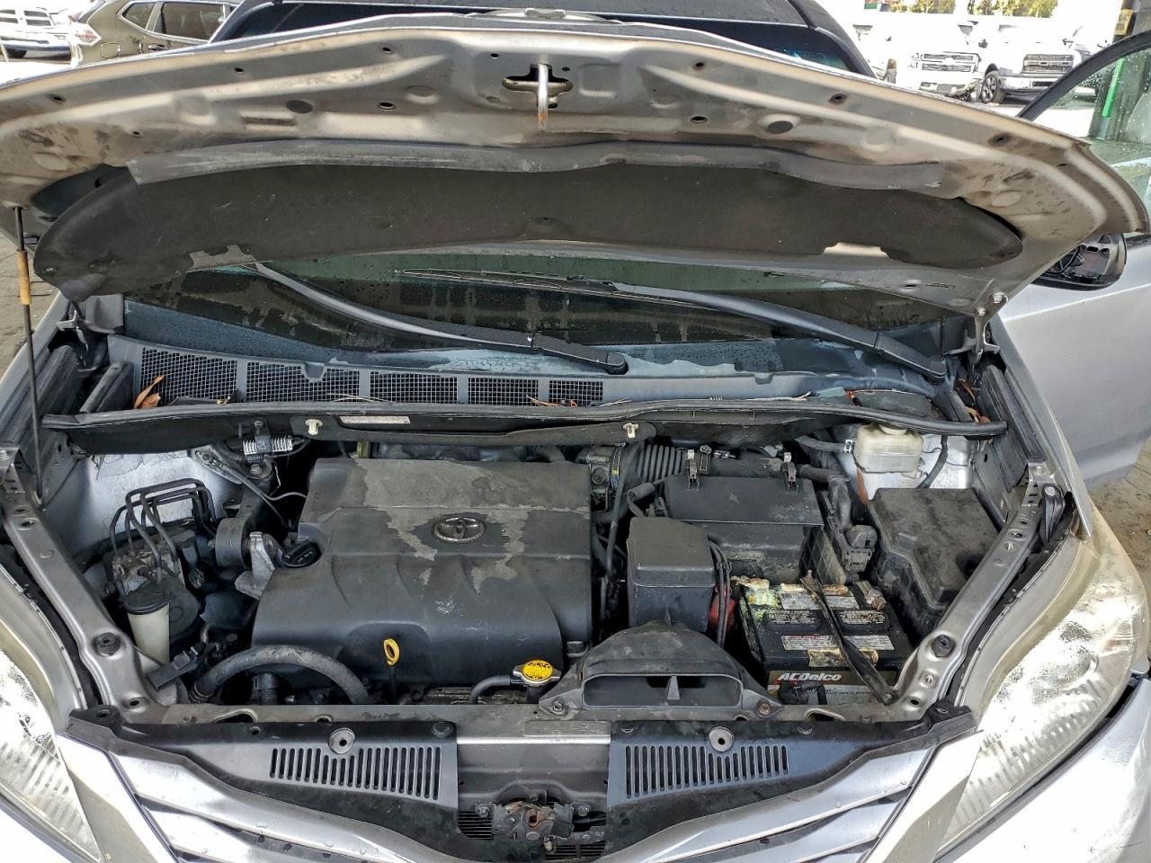 2014 TOYOTA SIENNA