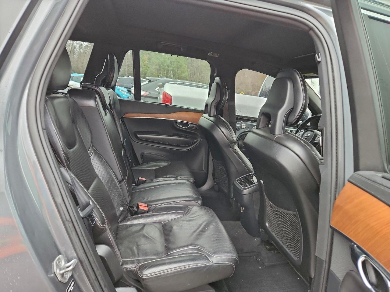 2016 VOLVO XC90