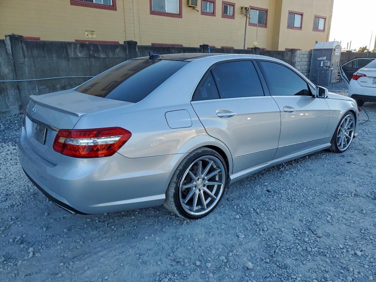 2011 MERCEDES-BENZ E-Class