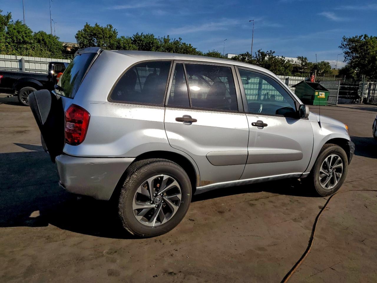 2005 TOYOTA RAV4