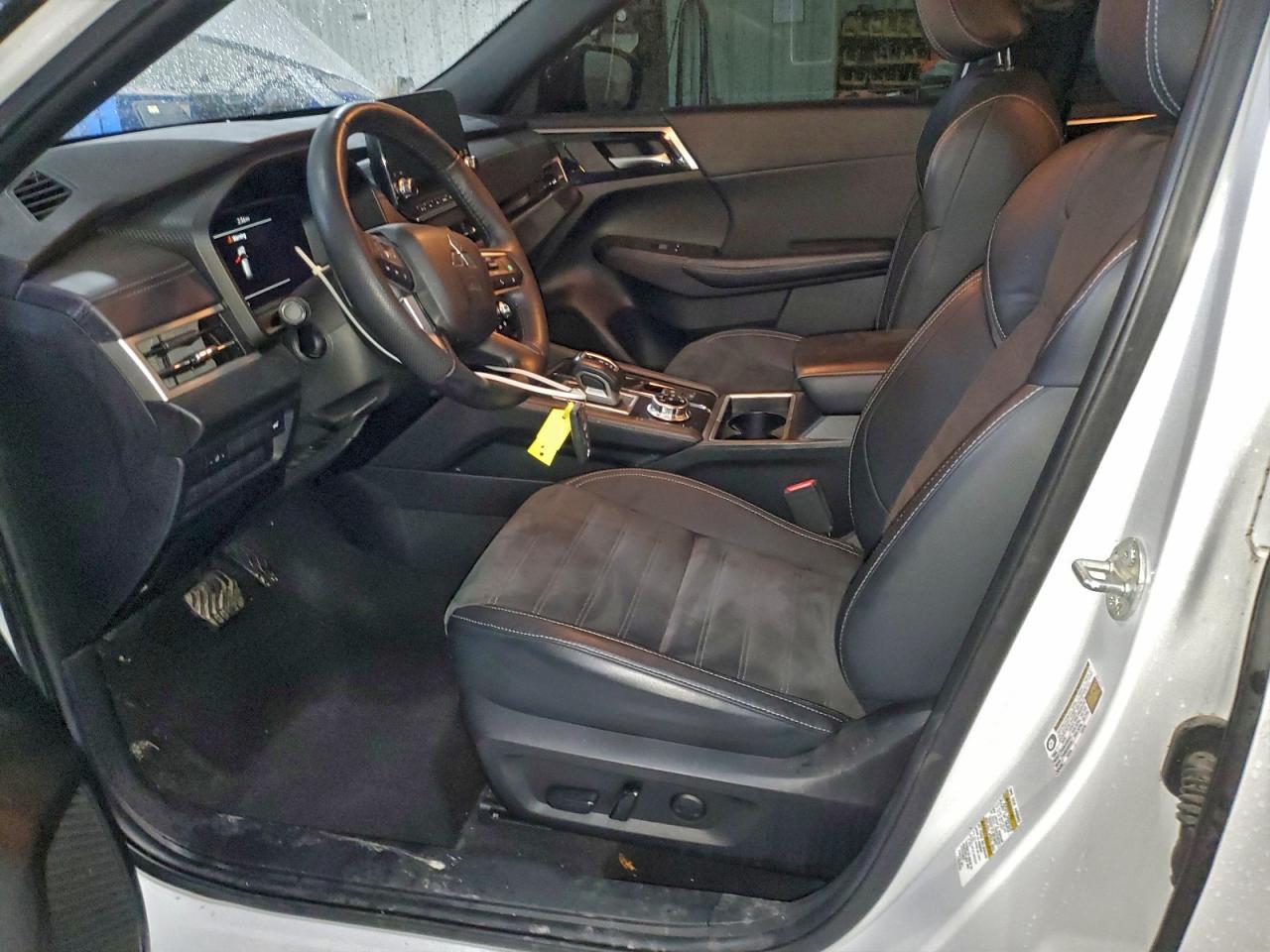 2023 MITSUBISHI outlander