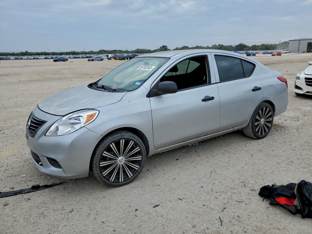 2014 NISSAN VERSA