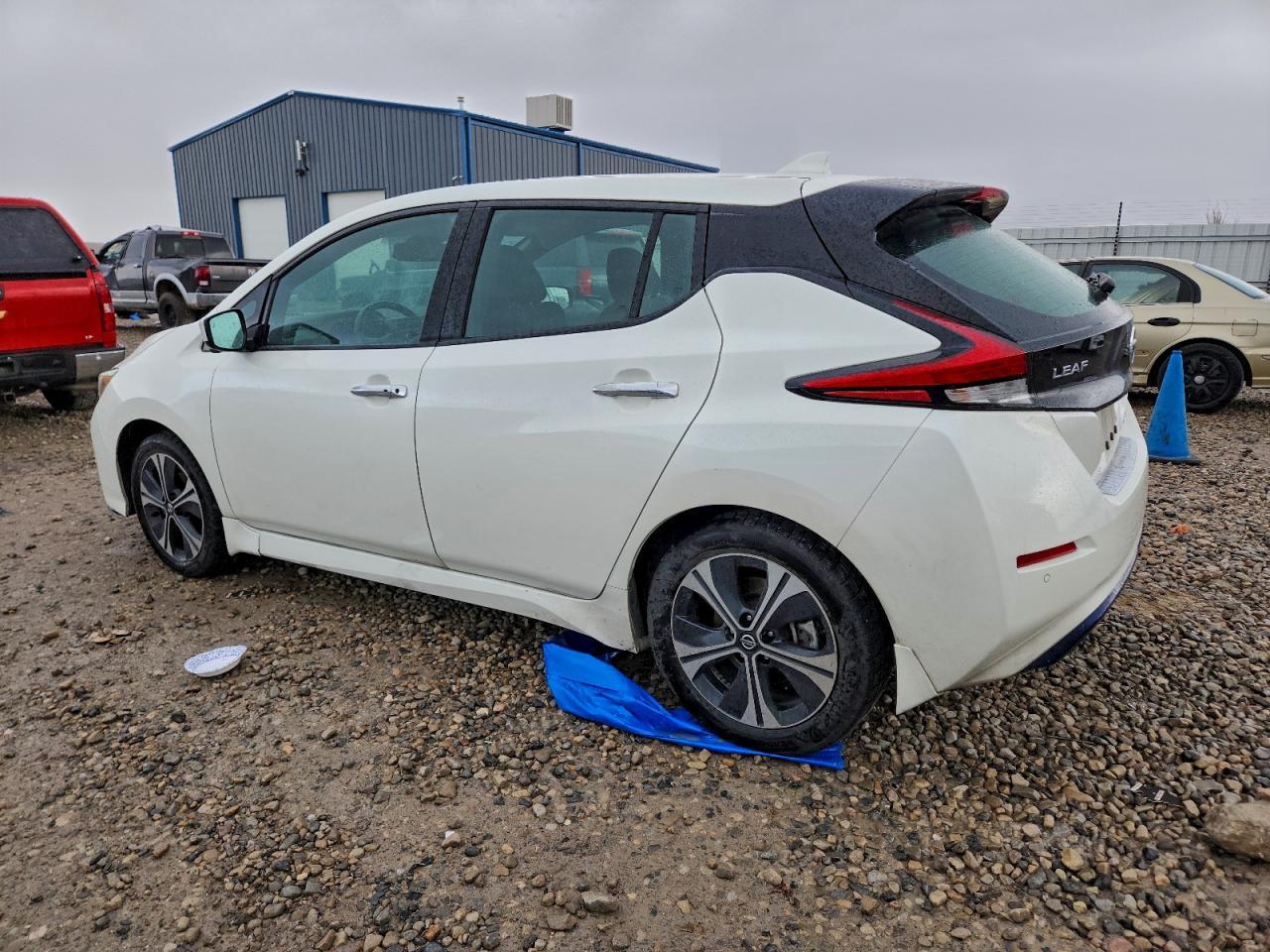 2022 NISSAN LEAF