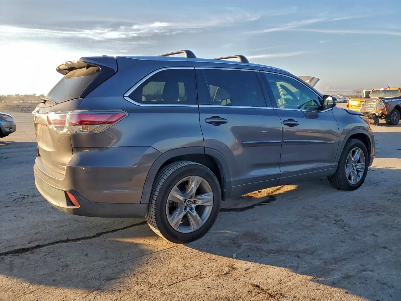 2016 TOYOTA HIGHLANDER