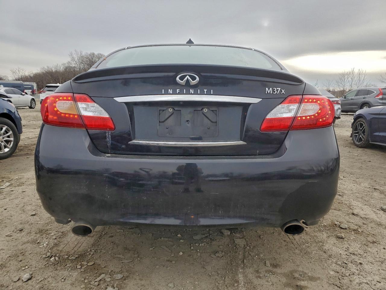 2011 INFINITI M37