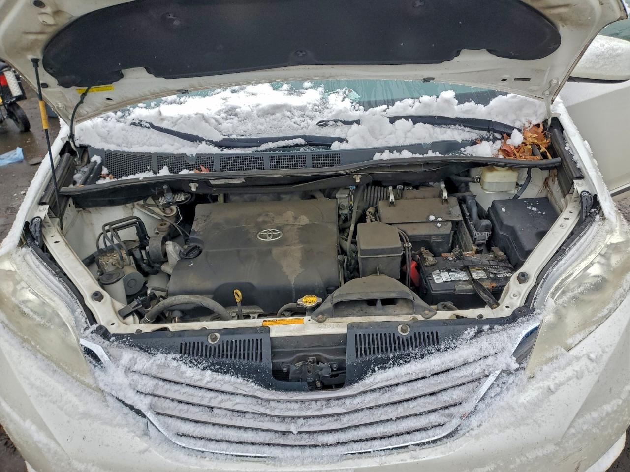 2015 TOYOTA SIENNA