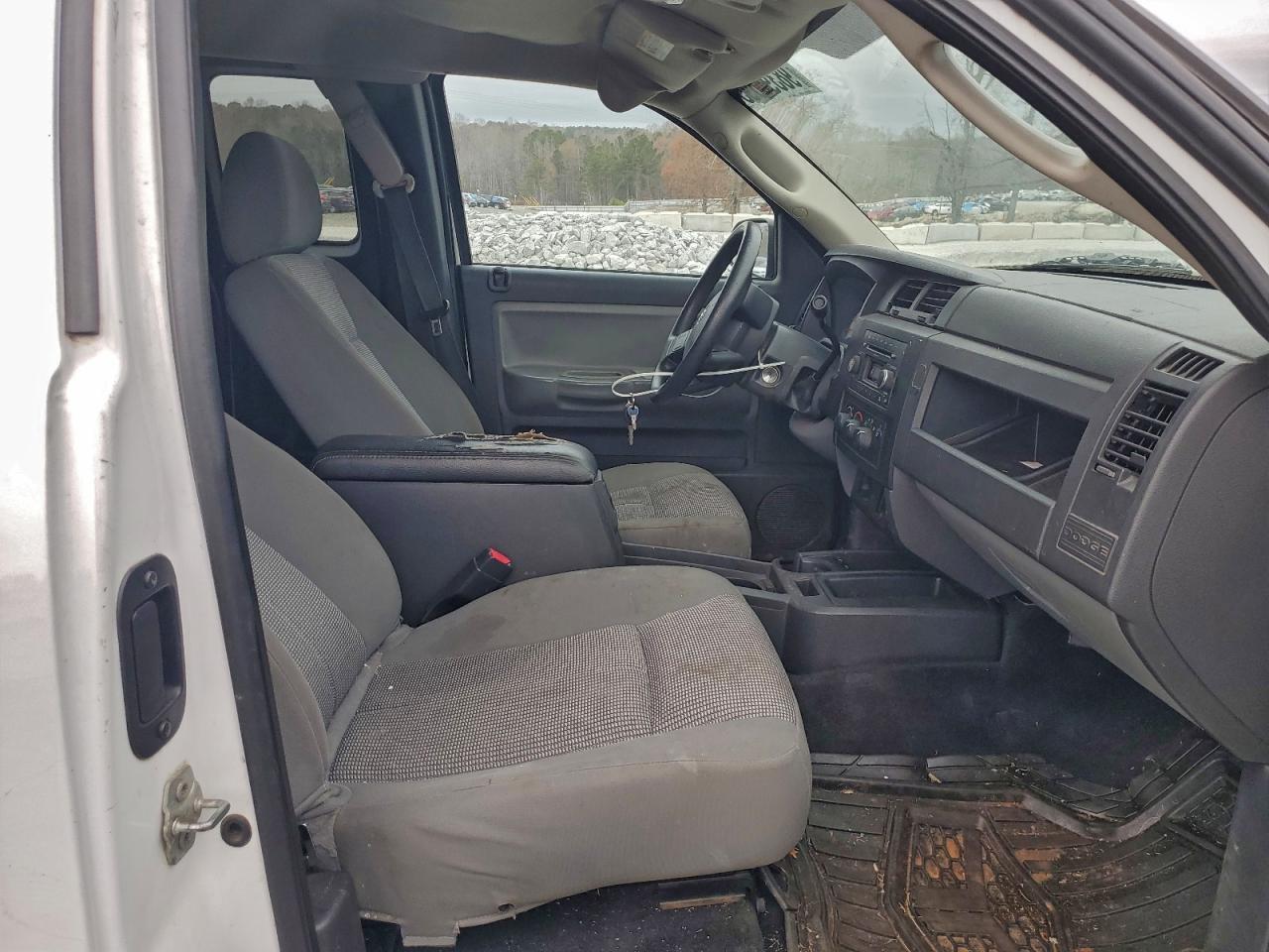 2011 DODGE Dakota