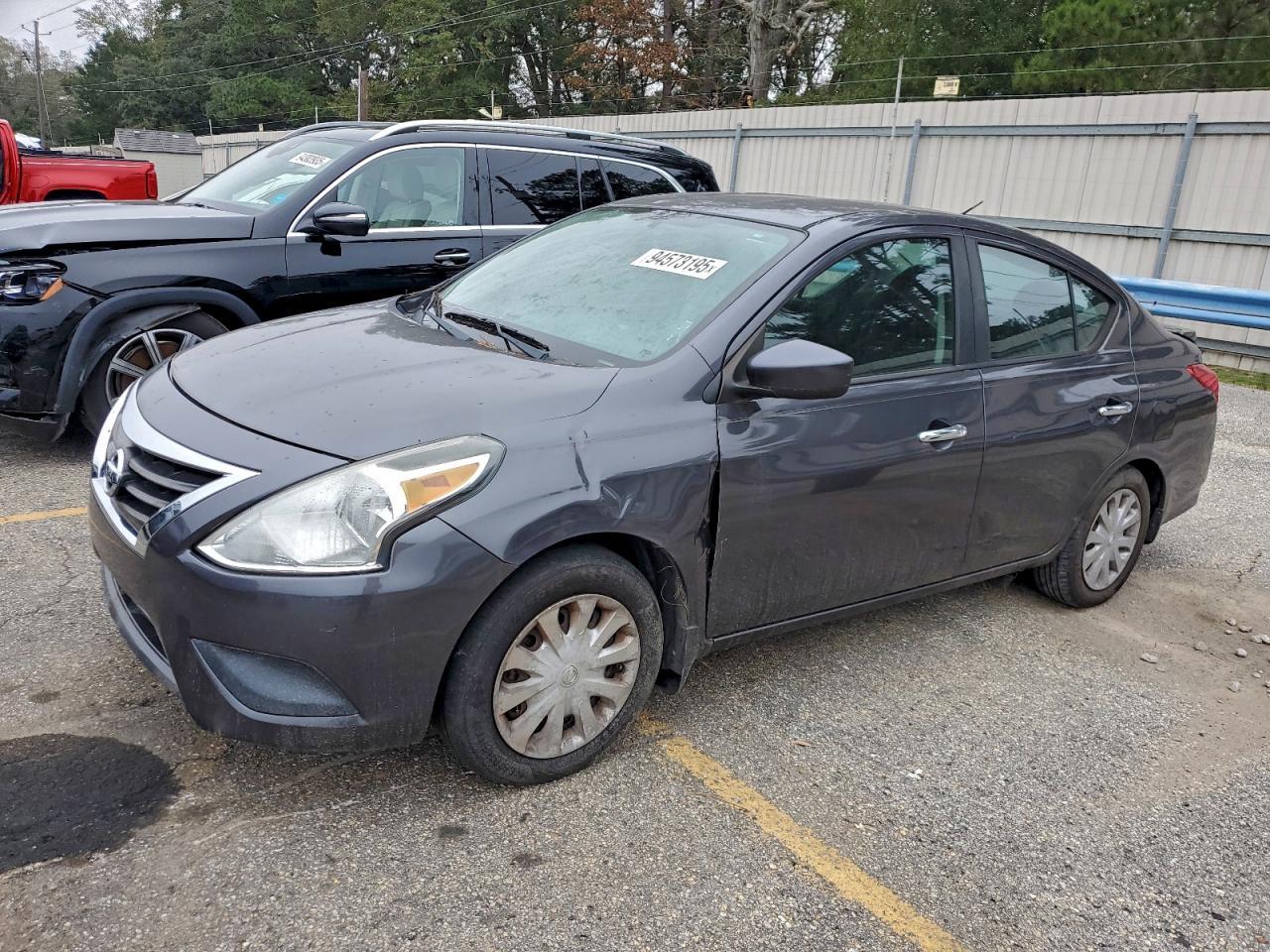 2015 NISSAN VERSA