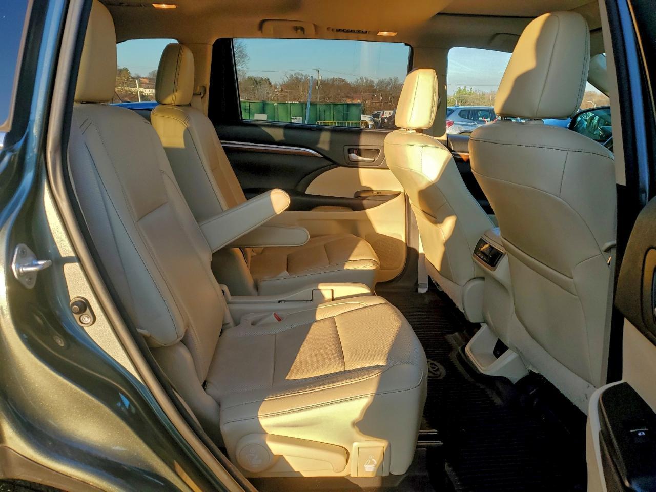 2017 TOYOTA HIGHLANDER
