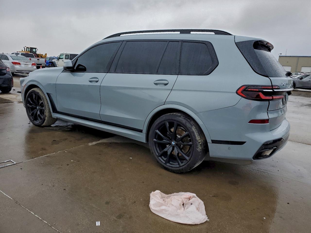 2023 BMW X7