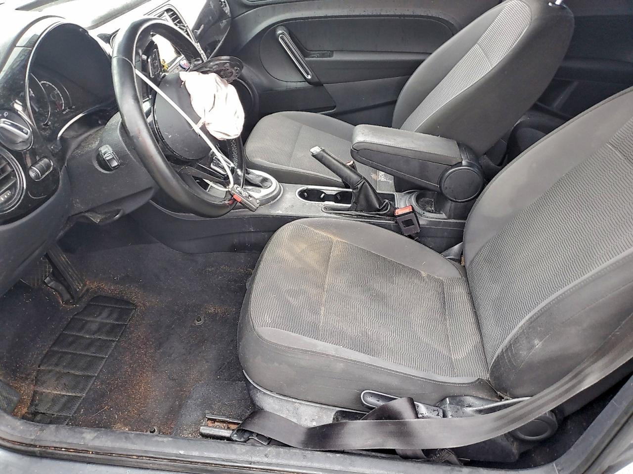 2016 VOLKSWAGEN Beetle