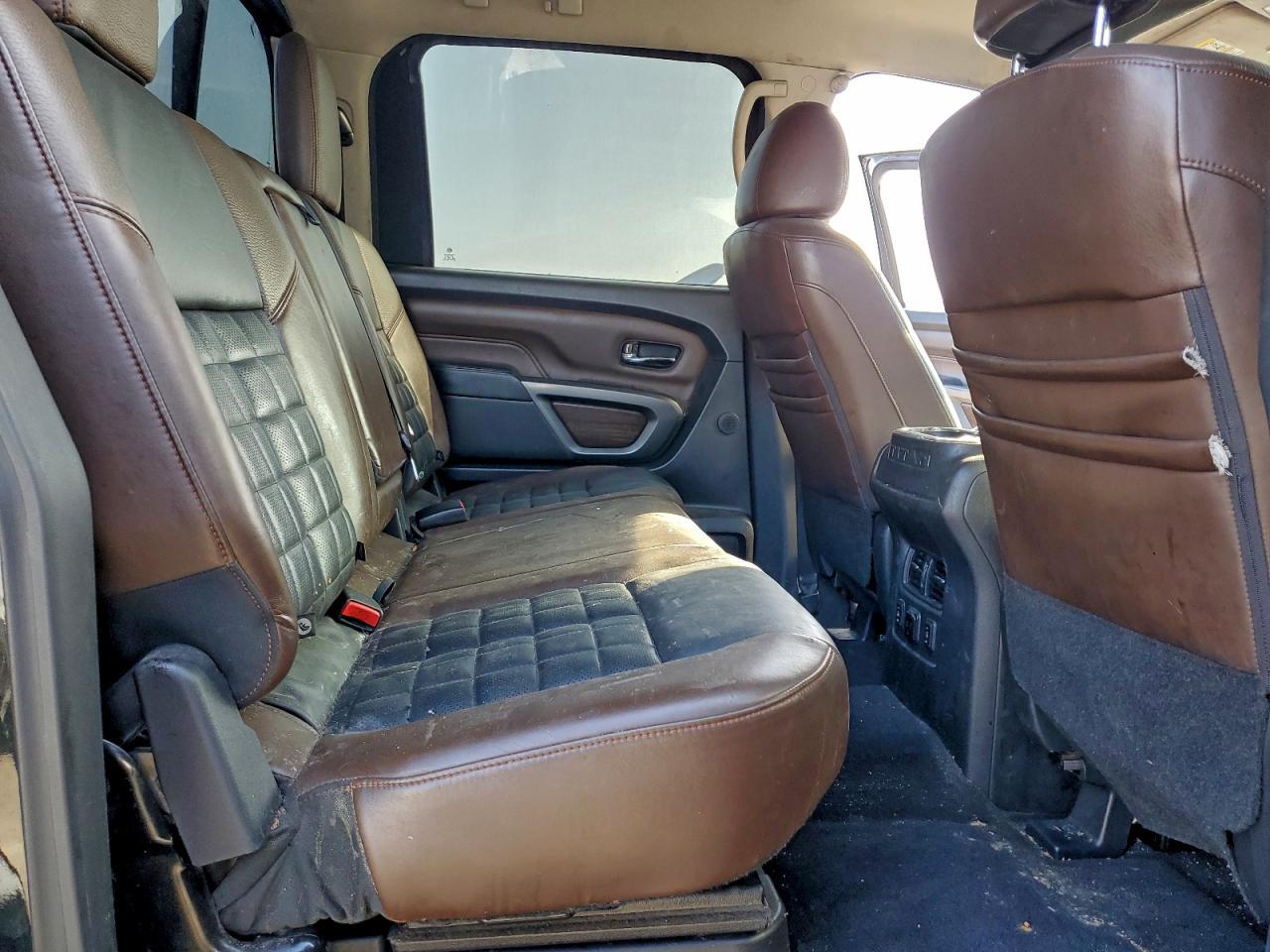 2016 NISSAN Titan