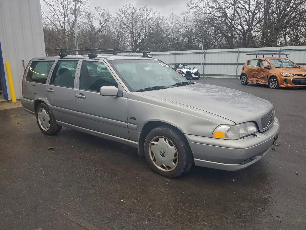 1998 VOLVO V70