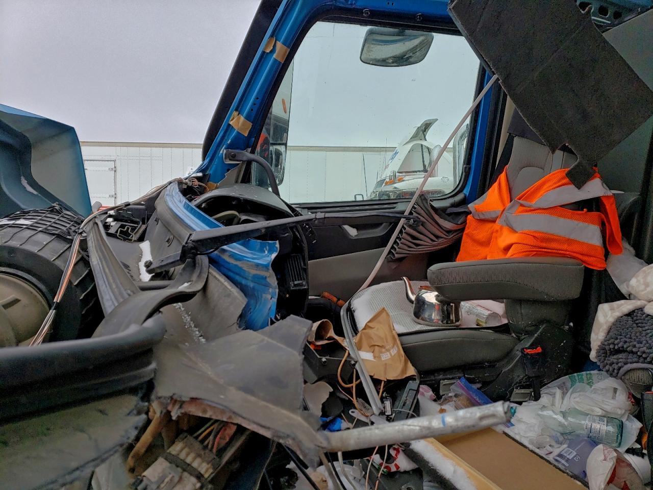2024 VOLVO VNL